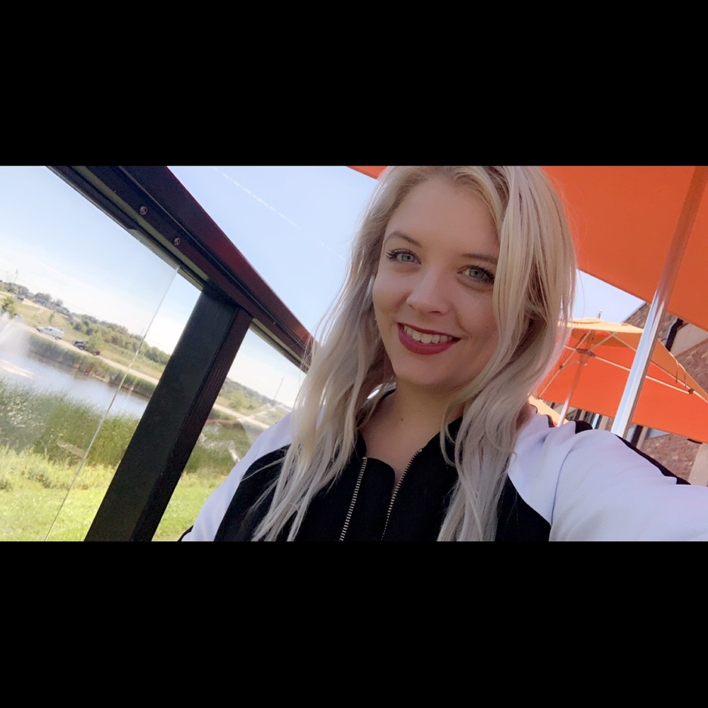 Meet your Posher, Adrianna